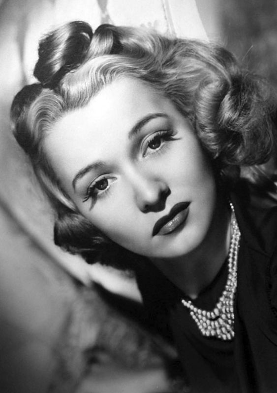 Poem – “No Heaven Played on Thy Boldest Lips” – Romance –&nbsp;12/31/2019