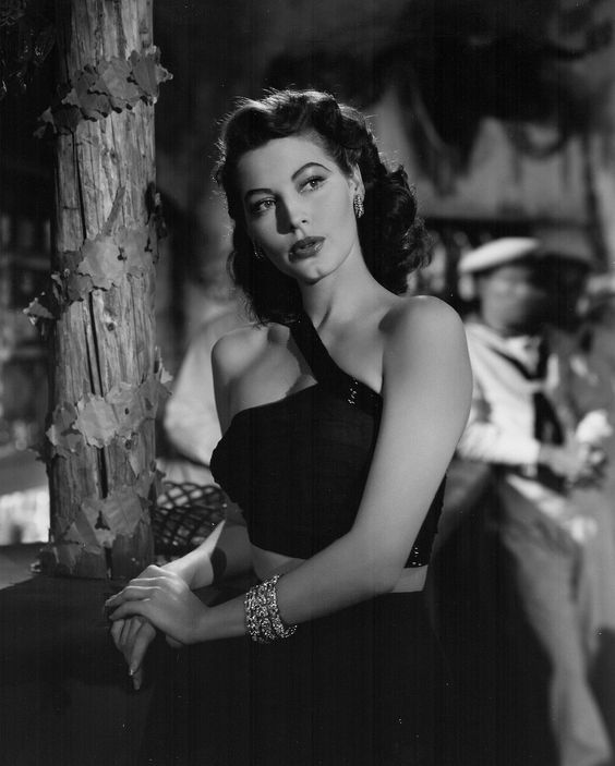 Poem – “Her Beauty Holds all of Hell’s Craftsmanship” – Romance – 3/3/2020